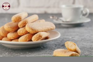 tiến hành nhúng bánh quy như bước 1