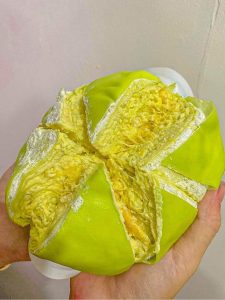 Bánh crepe ngàn lớp sầu riêng