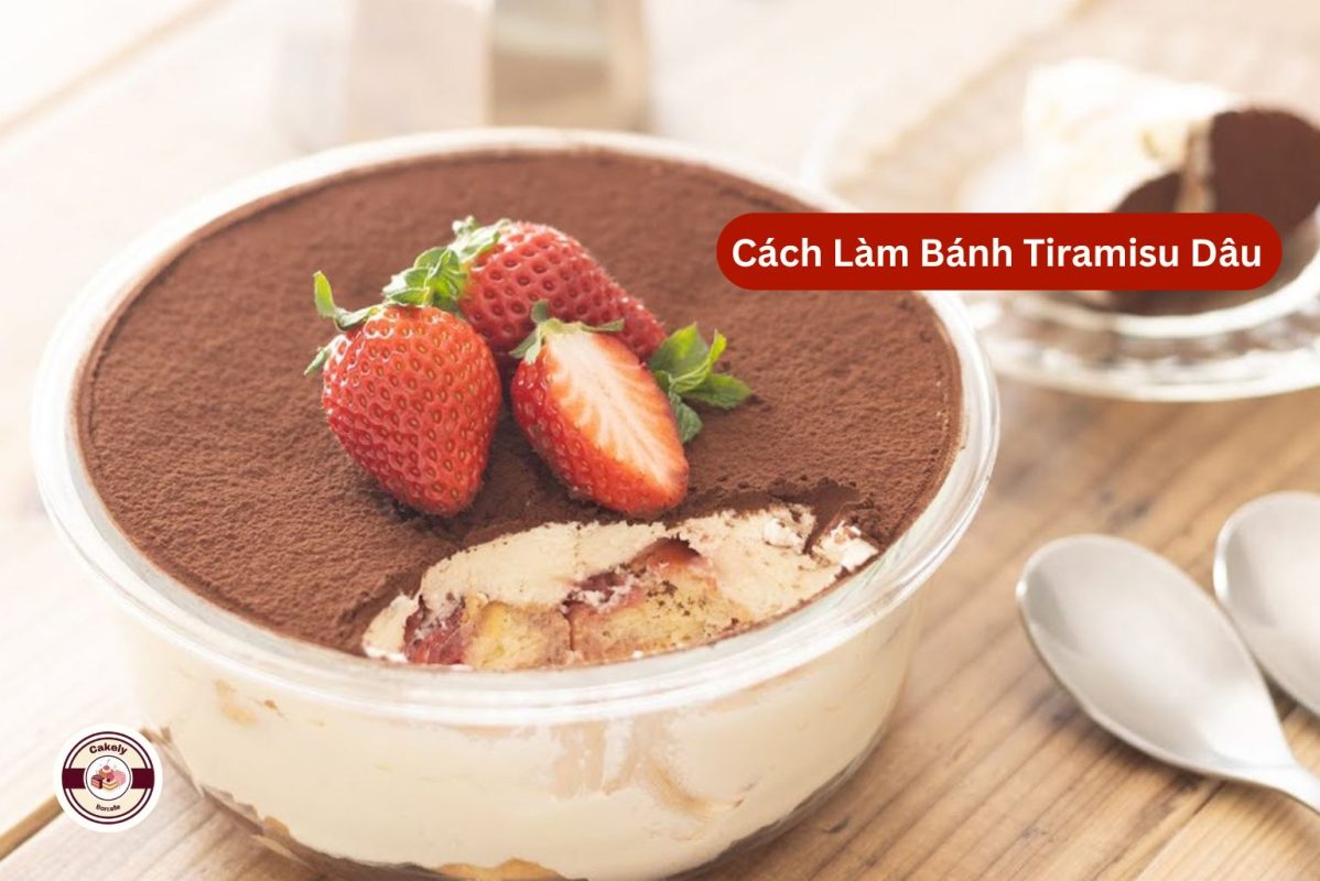 Bánh tiramisu dâu tây với bột cacao và dâu tây tươi