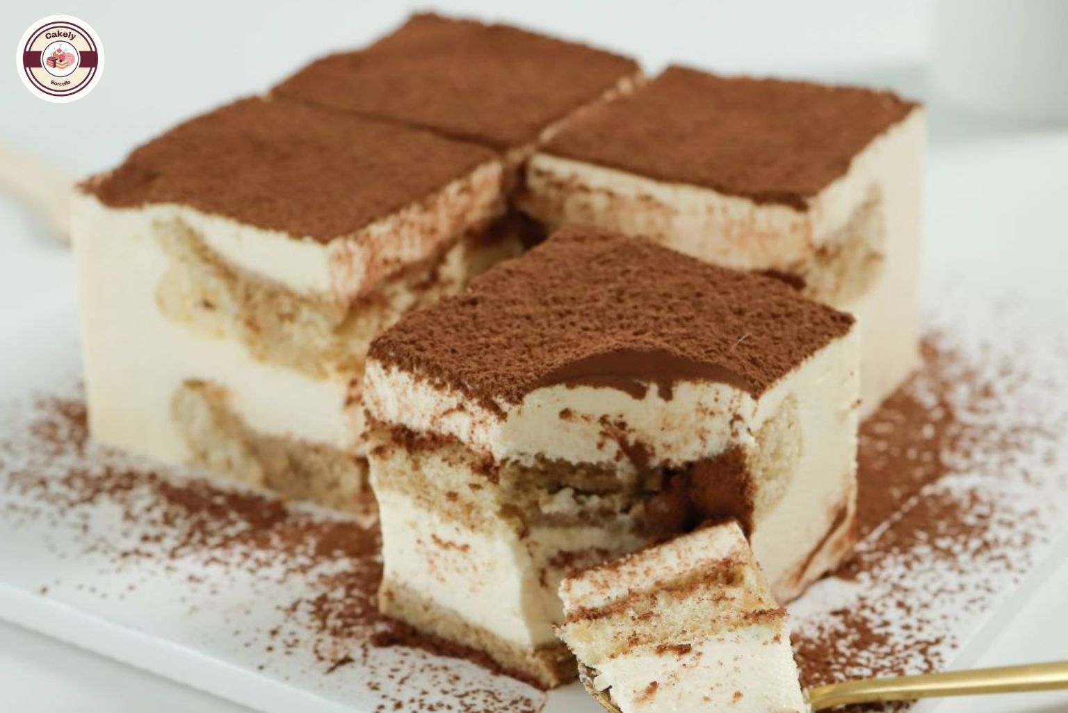 bánh gato tiramisu truyền thống đậm vị cà phê phủ cacao